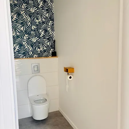 Villa Maison Privée, Calme, Parking, Jardin Reviers