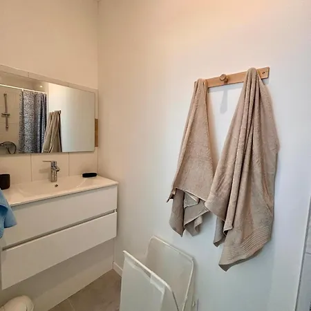 Maison Privée, Calme, Parking, Jardin * Reviers