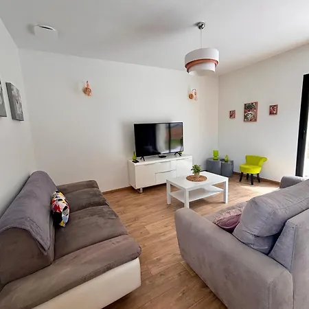 Maison Privée, Calme, Parking, Jardin Reviers