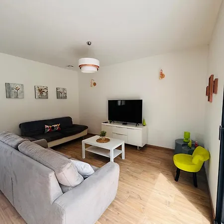 Villa Maison Privee, Calme, Parking, Jardin Reviers