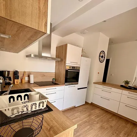 Maison Privée, Calme, Parking, Jardin Reviers