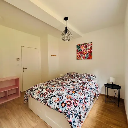 Villa Maison Privée, Calme, Parking, Jardin