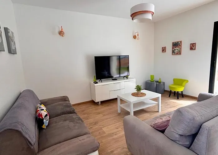 Maison Privee, Calme, Parking, Jardin Reviers